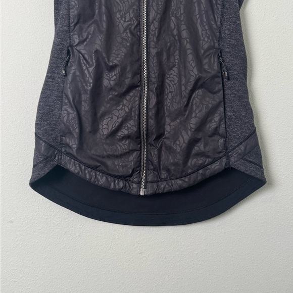 Lululemon Rebel Runner Vest Petal Camo Embossed Black Wee Stripe Size 4 - Picture 6 of 13